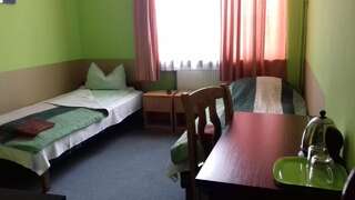 Хостелы Noclegi - Pokoje KING Дравско-Поморске Небольшой двухместный номер с 2 отдельными кроватями-1